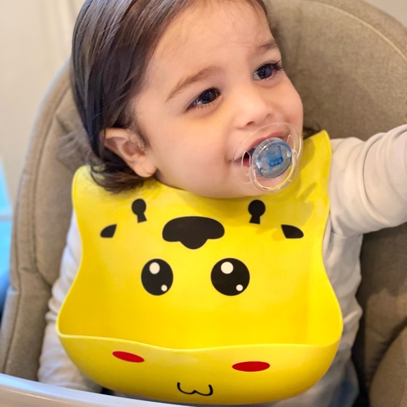 New 3 in a bag baby plastic bibs. One blue one grey one yellow🎉 - Picture 2 of 4